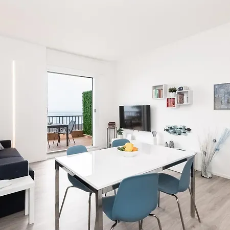 Διαμέρισμα -terrazza Sul Mare- & Parcheggio Privato *